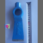 تیشه بنایی همراه دسته چوبی