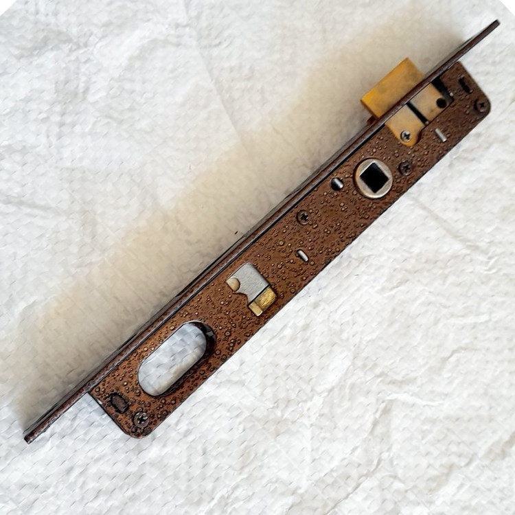 قفل در آهنی