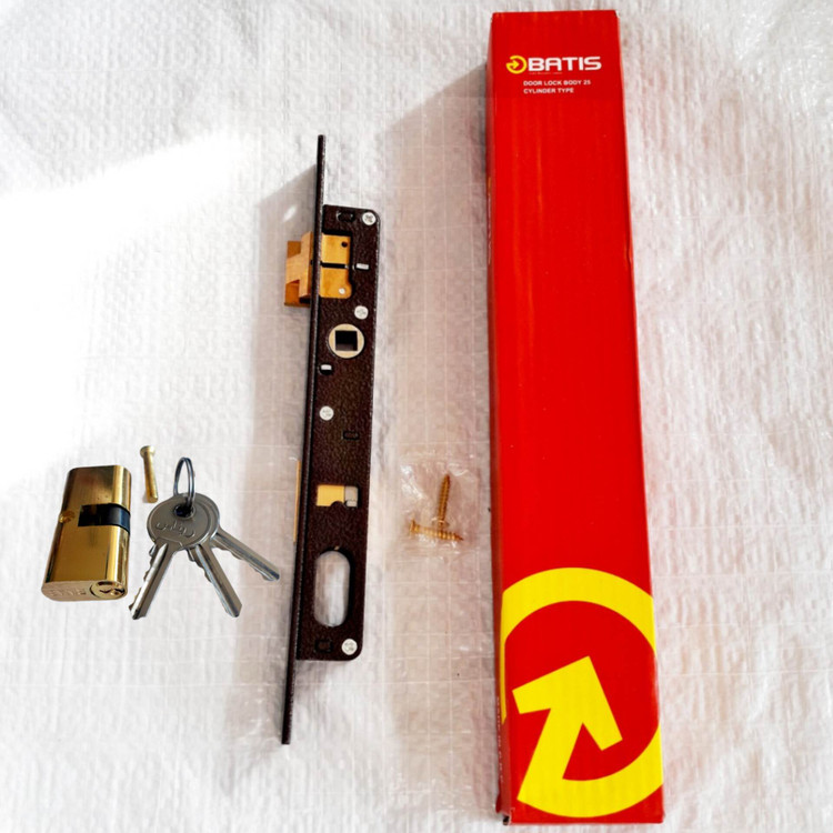 قفل در آهنی